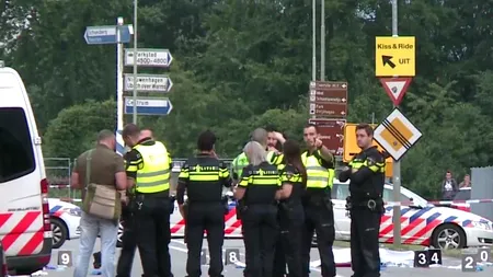 Luare de OSTATICI într-o cafenea din Olanda. Casele din zonă au fost evacuate