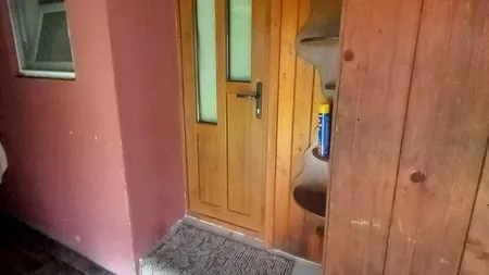 Azil închis de ANPC. Comisarii au găsit 72 de seniori cazați într-o unitate autorizată pentru 25 de locuri