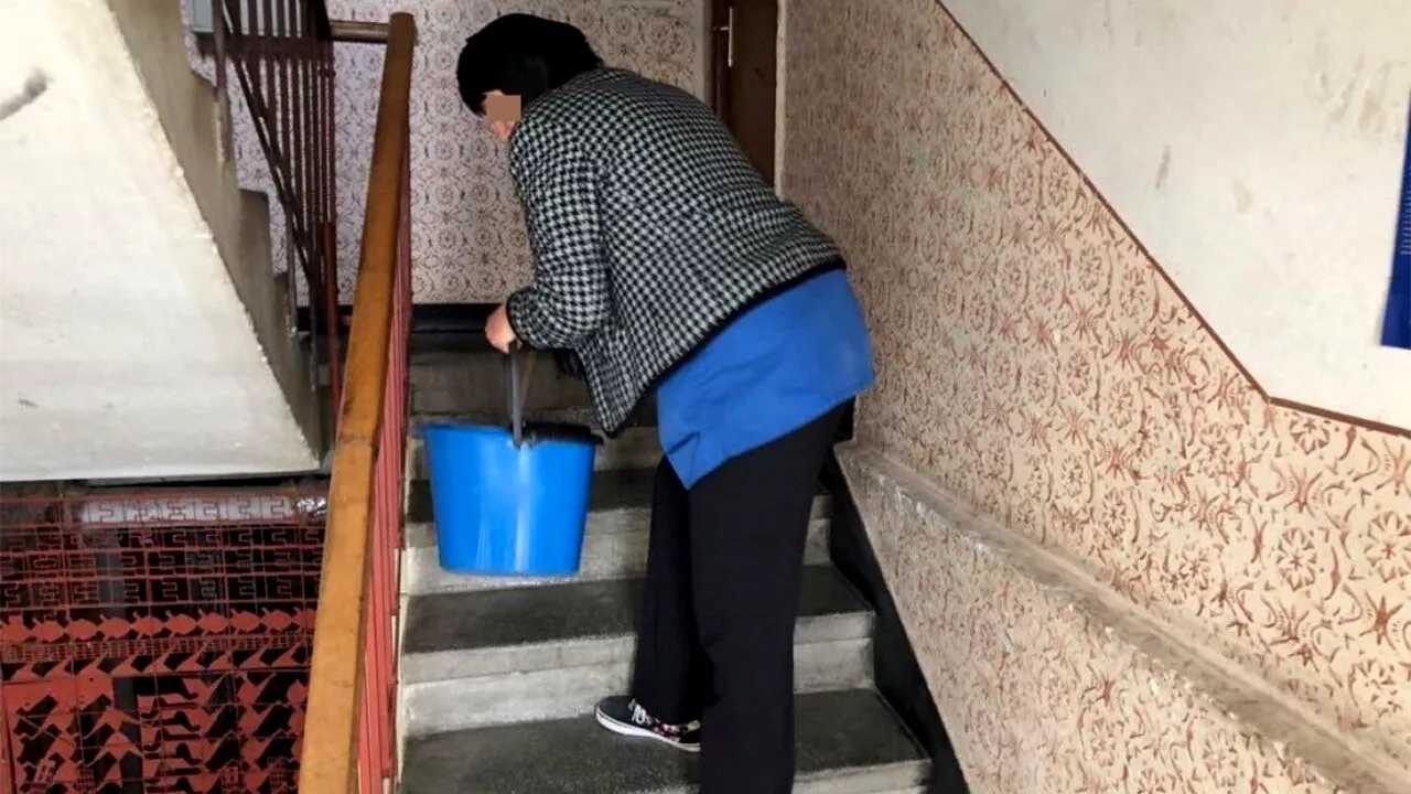 Nu este o eroare! Ce salariu lunar primesc femeile de serviciu care fac curat în complexurile rezidențiale din București