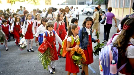 NOUL AN ȘCOLAR 2012-2013 - calendar și vacanțe. Când începe școala și ce spun părinții despre decalarea anului școlar