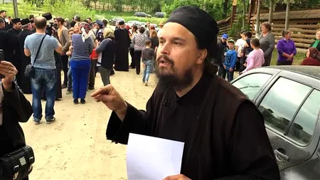 Caz unic în justiție! Un preot care nu mai avea voie să slujească, și-a redobândit dreptul, după ce enoriașii l-au vrut din nou în parohie