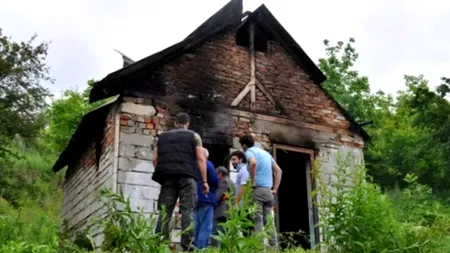 CRIMĂ ORIBILĂ. Patru adolescenți din Reșița au ucis și incendiat un bărbat de 30 de ani