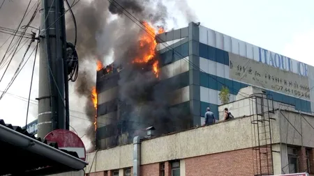 Incendiu violent în Piața Crângași din Capitală. Oamenii sunt evacuați