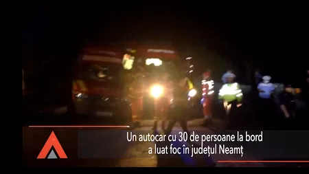 UN AUTOCAR cu 30 de pasageri A LUAT FOC în mers, în județul Neamț