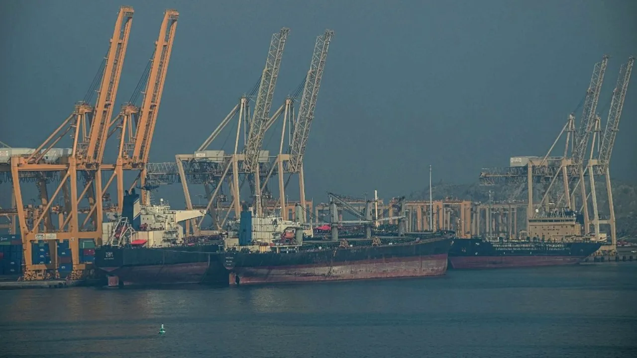 Atac iranian în Emirate. Cel puțin 4 răniți după ce un port strategic lovit