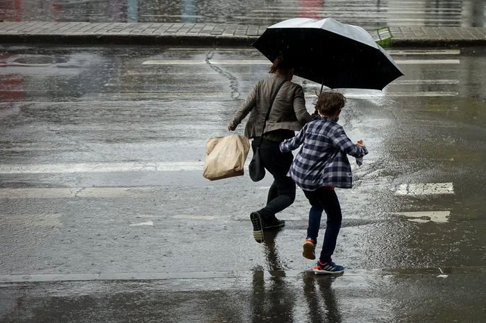 Ce sunt „orașele-burete”, mecanismul prin care Uniunea Europeană vrea să reducă inundațiile. Ce face Bucureștiul cu apa de ploaie