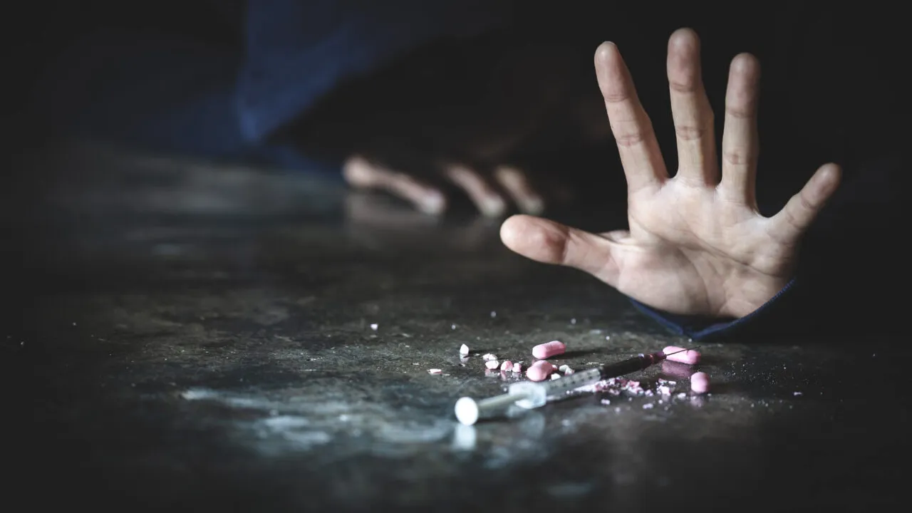 Senator francez arestat după ce ar fi DROGAT o deputată ca să o poată viola. Procurorii au găsit ecstasy în urma perchezițiilor