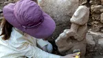 Descoperire arheologică rară în Turcia: o sculptură misterioasă, veche de 11 milenii, înfățișează un om pe spatele unui leopard. Ce semnifică
