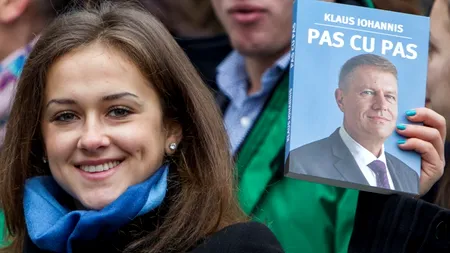 Klaus Iohannis, înconjurat de peste 100 de femei liberale. De la 