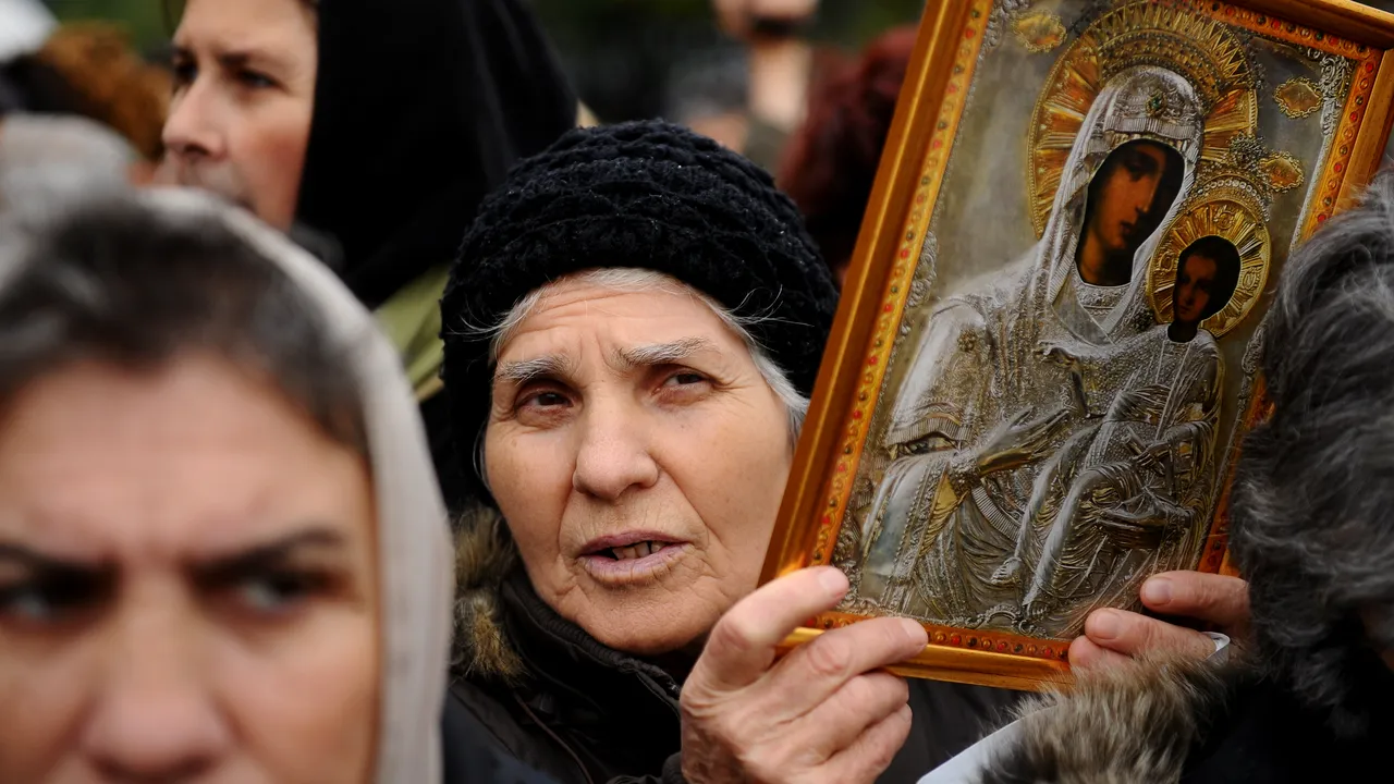 O bătrână a trăit șocul vieții ei, după ce a descoperit că icoana din bucătărie valorează 6 milioane de euro - FOTO