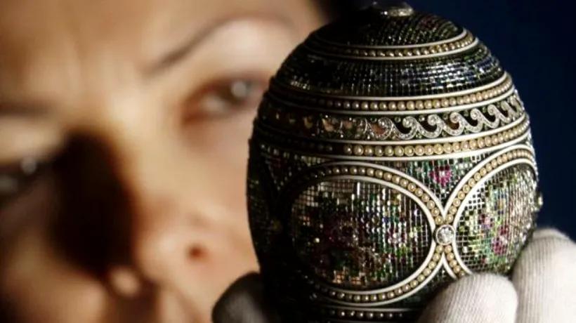 GALERIE FOTO. Un ou FabergÃ© încrustat cu diamante și rubine, vedeta unei expoziții în Scoția