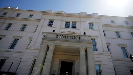 Lecție de stil englezesc: cum să trăiești ca un rege pe banii altora