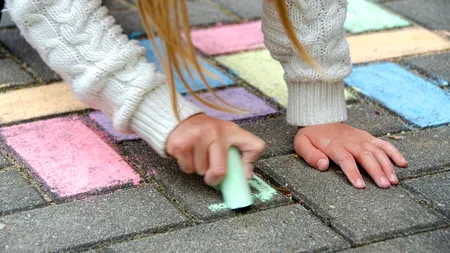 Revolta angajaților de la ”Protecția Copilului”. Oamenii acuză că nu și-au primit salariile și unii copii au fost aruncați în stradă (EXCLUSIV)