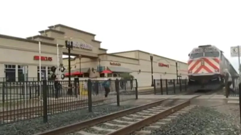 VIDEO. Incident într-o gară din SUA. Un bărbat a păcălit moartea 
