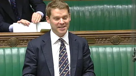 Un deputat britanic care a organizat o petrecere cu tematică nazistă nu a fost acuzat de antisemitism