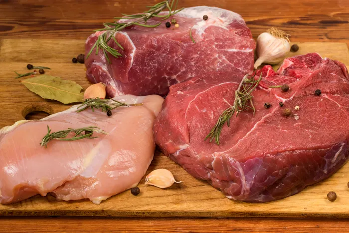 Carne de pui, vită sau porc? Ce recomandă un medic nutriționist. Sursa Foto: Shutterstock