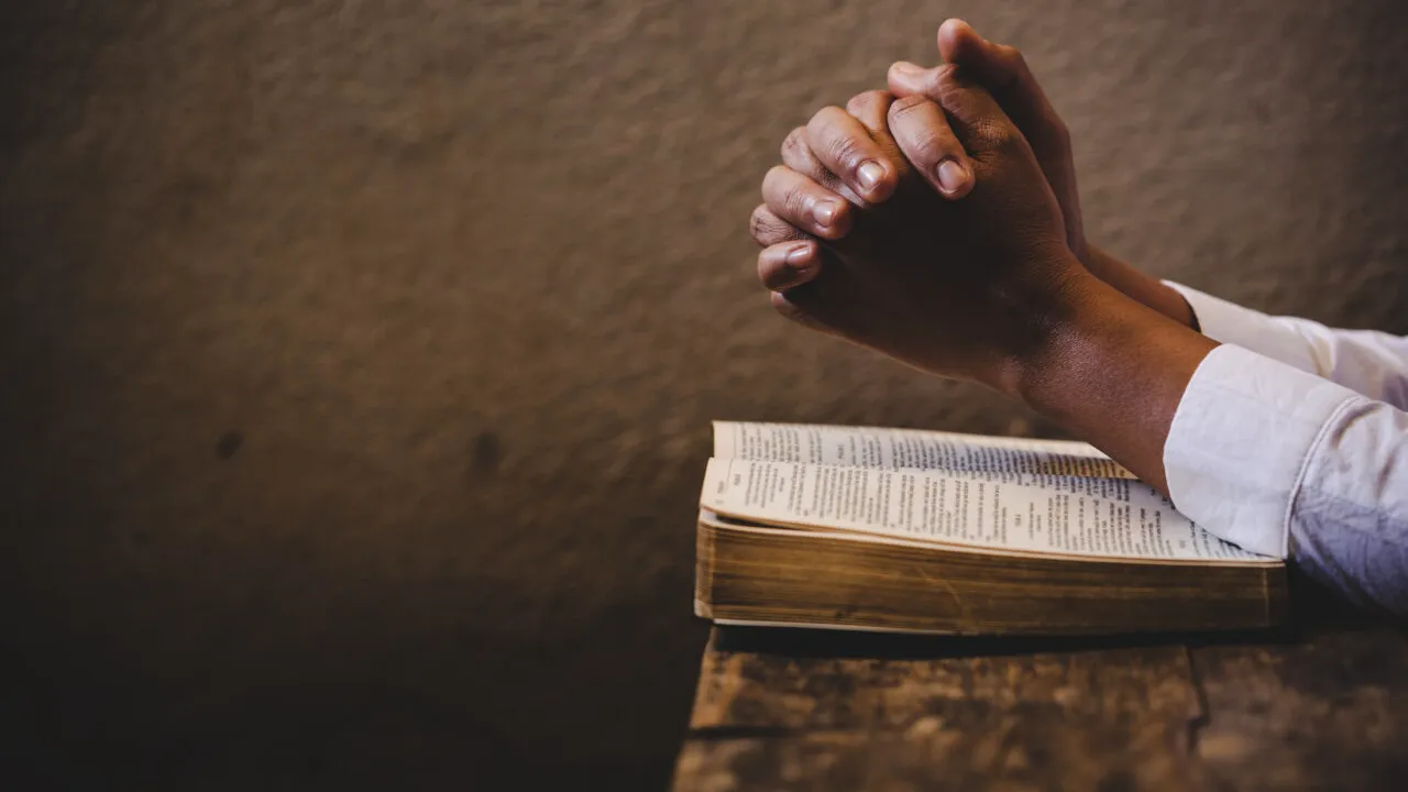 Ce înseamnă, de fapt, rugăciunea „Tatăl nostru”. Explicațiile detaliate ale unui preot