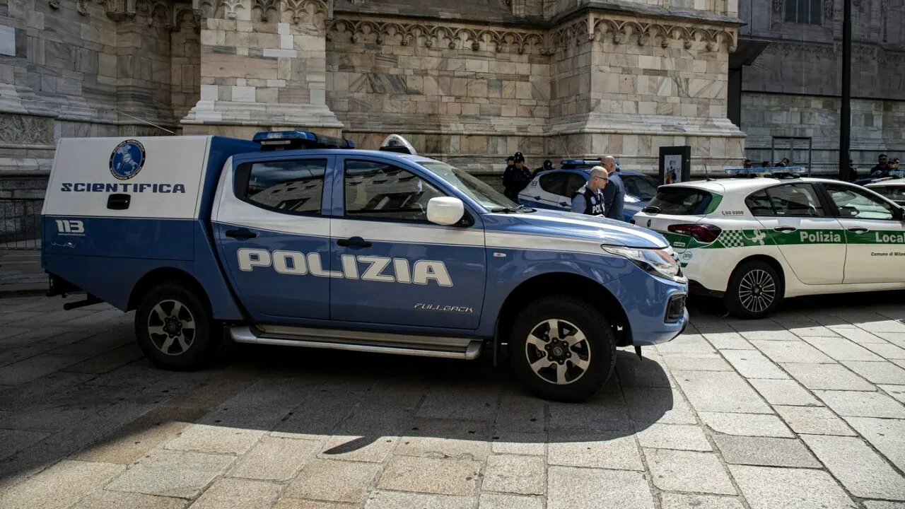 Un CRIMINAL condamnat la închisoare, s-a sinucis, după s-a aruncat de pe Domul din Milano. Acesta avea drept de muncă în afara penitenciarului