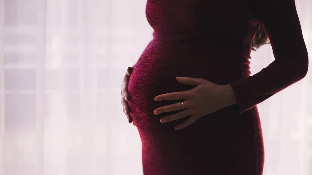 Experiența traumatizantă a unei femei însărcinate, care a primit un rezultat COVID-19 fals-pozitiv: Un medic mi-a spus că s-a produs o greșeală. M-a marcat pe viață