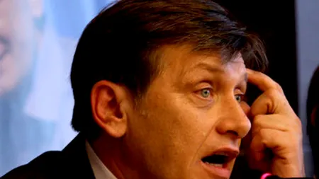 Motivul bizar pentru care Antonescu scoate presa din sală la ședințele despre noua Constituție: de ce se teme Crin