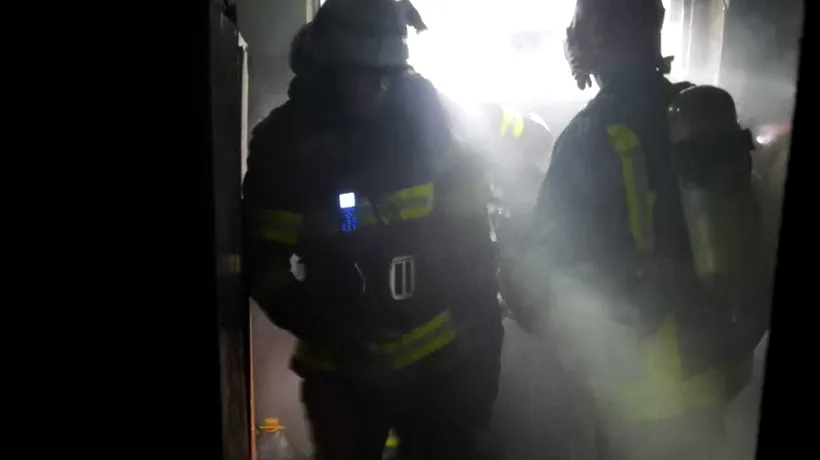 Un bărbat din Bacău a ajuns la spital cu arsuri în urma unui incendiu - FOTO