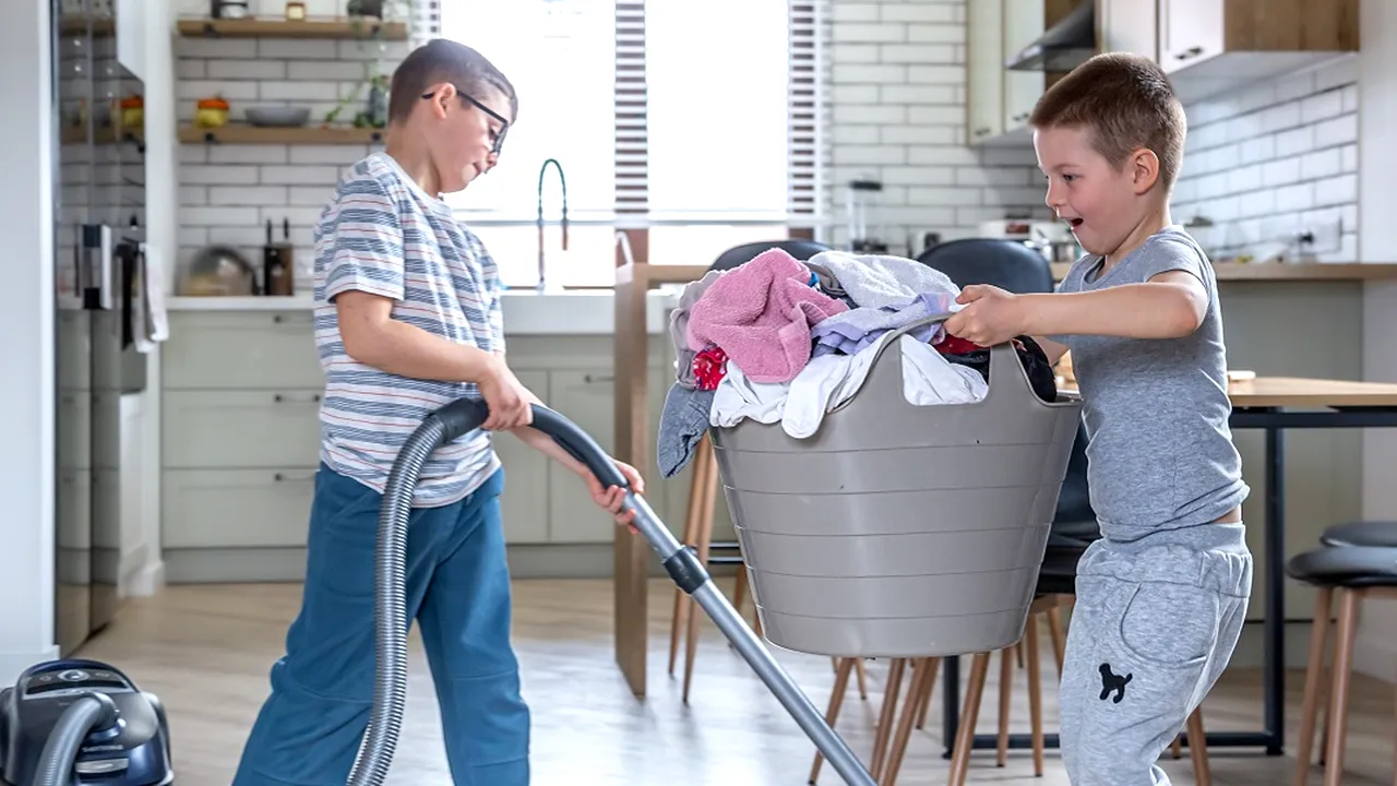 Cum să crești un mic lider: Pași simpli pentru decizii responsabile