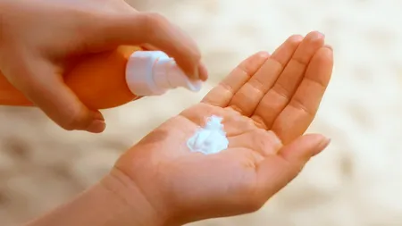 Importanța produselor de protecție SOLARĂ: De la creme la spray-uri și pastile