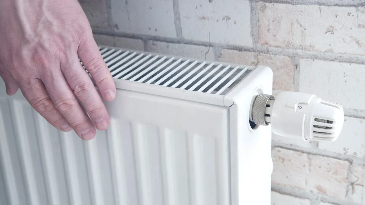 Guvernul a decis câți bani primesc primăriile pentru subvenția la căldura destinată populației. Surpriza de pe locul trei