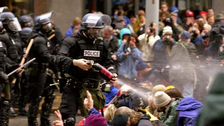 AMERICA. Confruntări violente în Seattle. Protestatarii, puși pe fugă de polițiști. Zona Autonomă, desființată!
