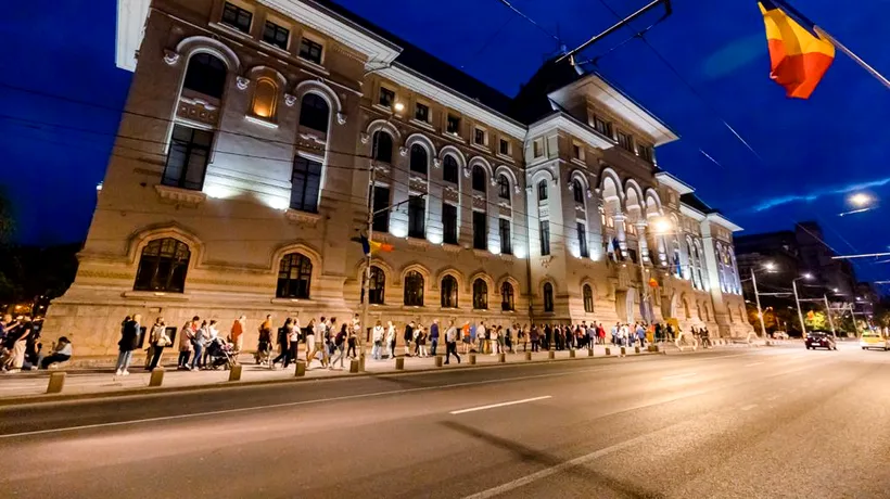 FOTO | Mii de persoane au luat cu asalt primăria condusă de Nicușor Dan. Clădirea, vizitată în Noaptea Muzeelor