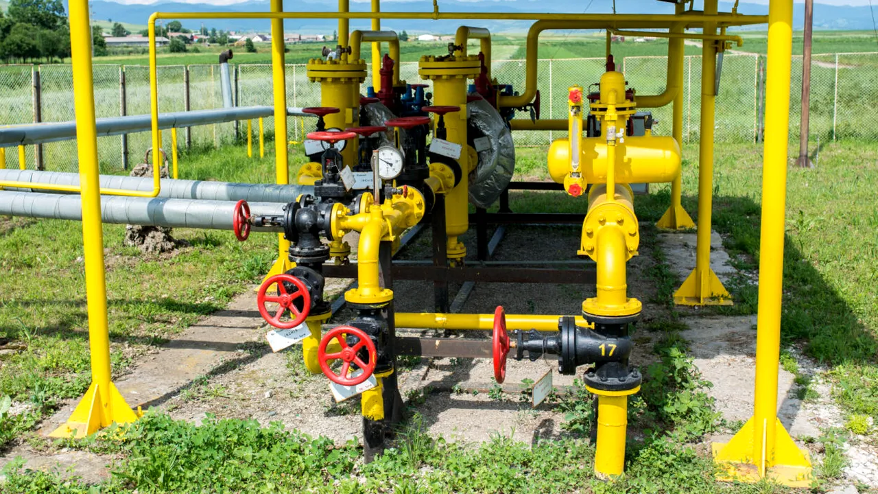 ARGEȘ: Conductă de gaze spartă în timpul unor lucrări. 120 de persoane au fost evacuate