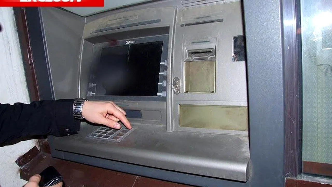 Câți bani îți ia banca într-un an dacă ai SALARIUL PE CARD. Topul comisioanelor de retragere și administrare