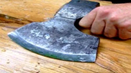 Un bărbat din județul Constanța este acuzat că și-a UCIS concubina cu un topor, chiar în locuința lor