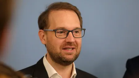 Fritz și-a luat asistent virtual bazat pe inteligență artificială. Cu ce se ocupă Timi