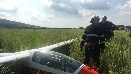 Un planor a aterizat de urgență pe un câmp din Covasna - FOTO