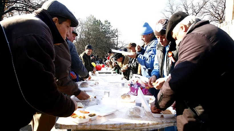 1 Decembrie la Buzău: Consiliul Județean a pregătit fasole cu ciolan sau de post, plăcinte, vin fiert și ceai
