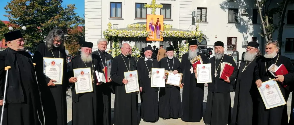 Preoți care au construit biserici în comunism, premiați de Înaltpreasfințitul Teofan la Iași 