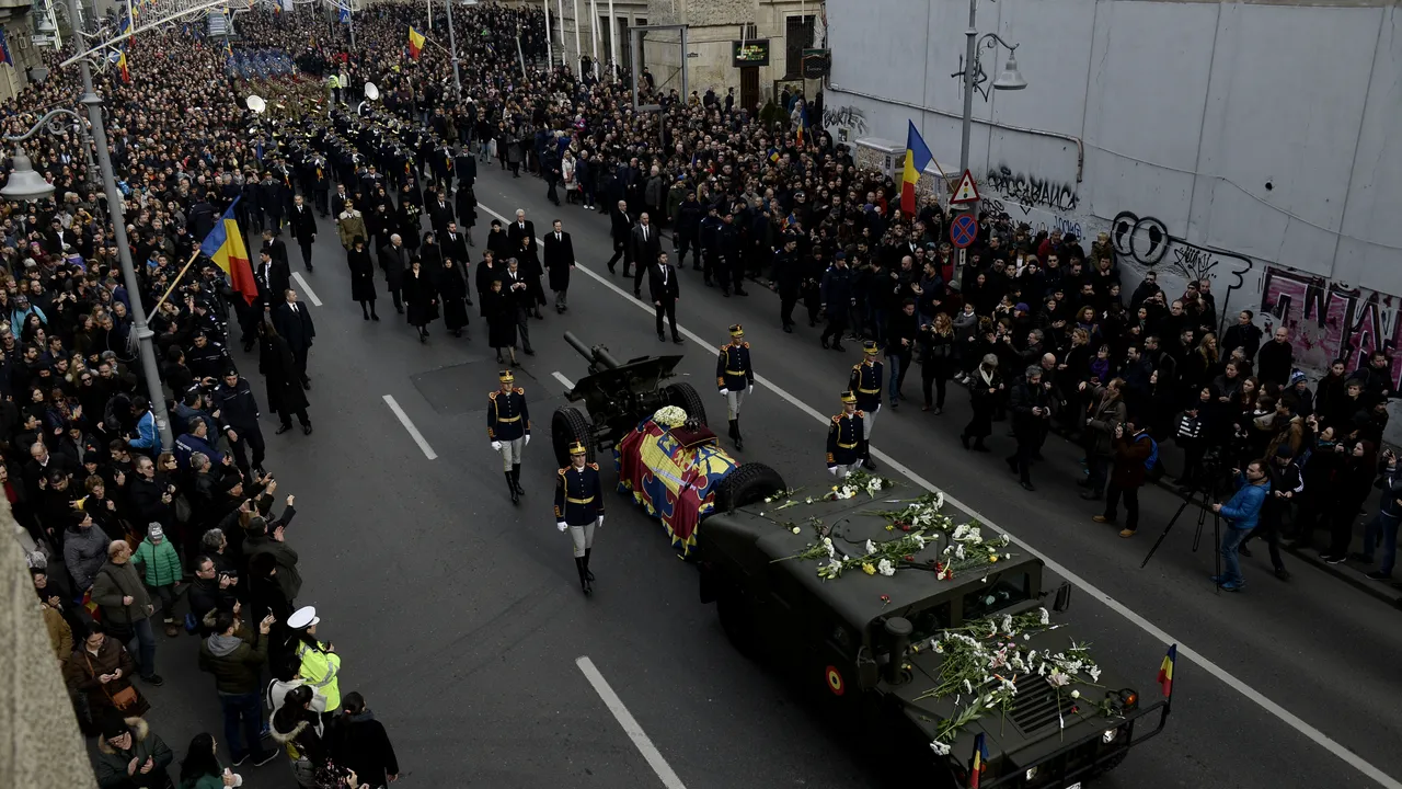 Ultimul drum al ultimului rege. România și-a luat adio de la Regele Mihai. Galerie FOTO/VIDEO