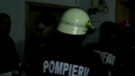 Două fetițe din București, încuiate pe afară de părinții care dormeau beți