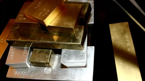 Prețul aurului ar putea reveni ușor în 2014, după doi ani de scăderea puternică
