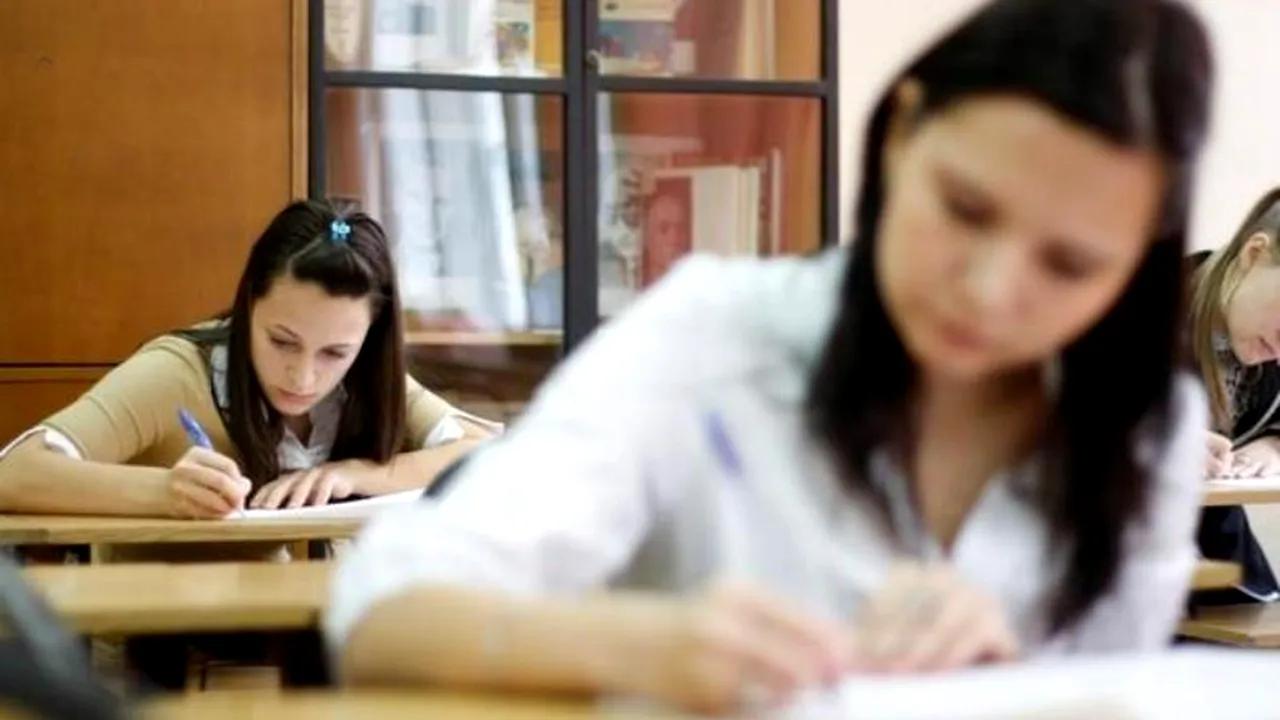 SIMULARE BAC 2013. Elevii din București susțin proba  la română