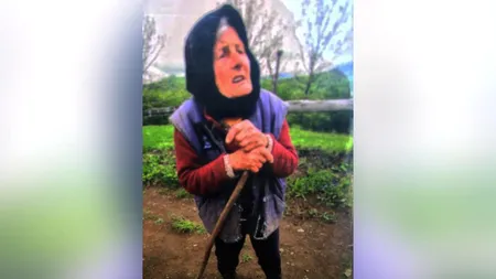 O bătrână de 87 de ani din Maramureș a dispărut de acasă. Este căutată inclusiv cu un elicopter, dar polițiștii cer și ajutorul populației