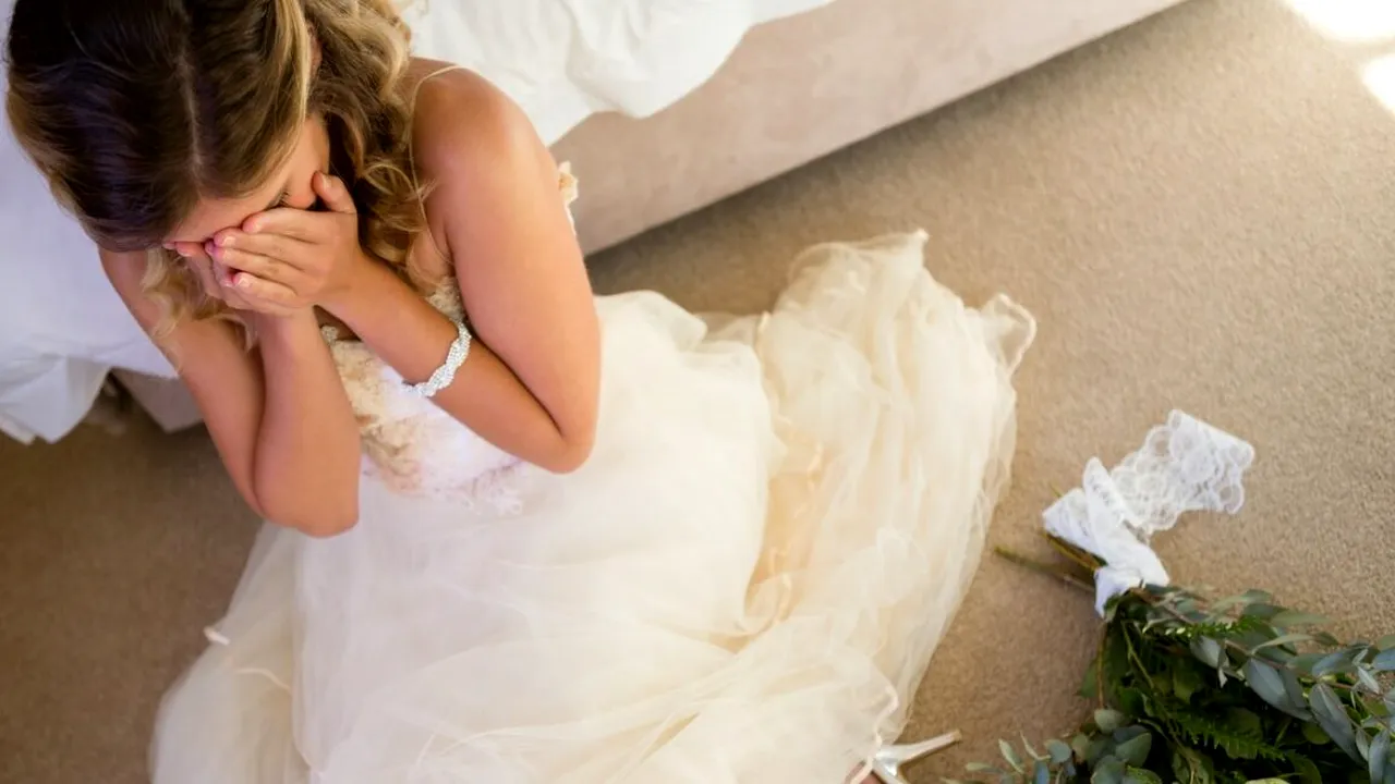 O femeie din Italia a mers de două ori în fața altarului pentru a se CĂSĂTORI cu un coleg de muncă, deși cei doi nu erau implicați într-o relație