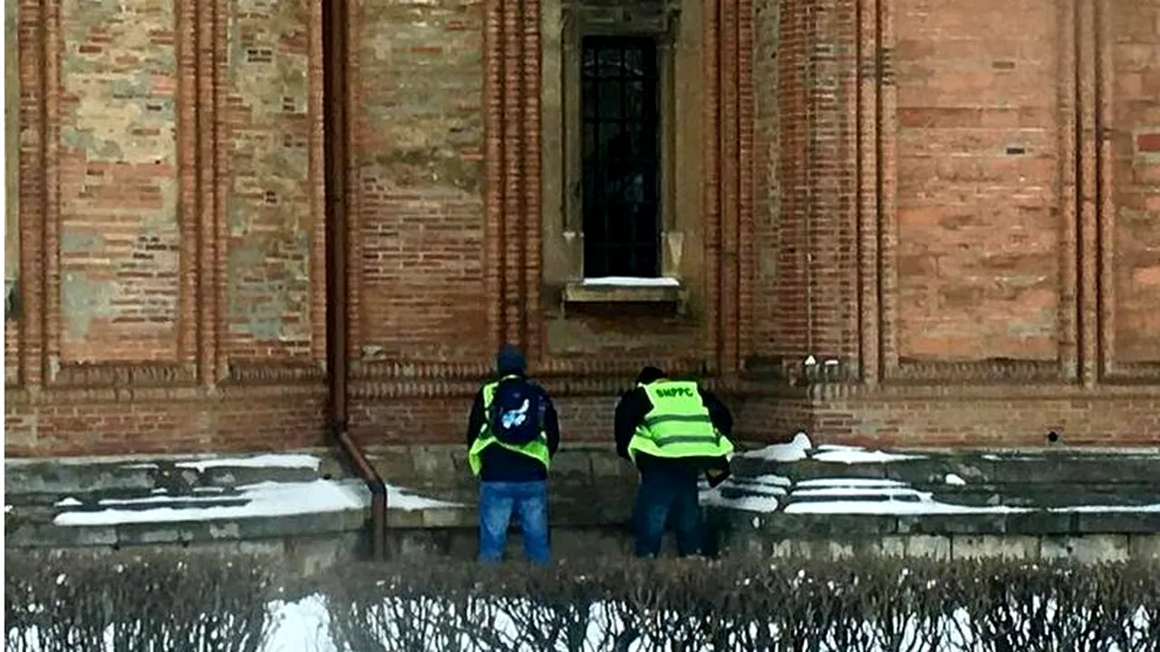 Viceprimarul Capitalei, despre cei doi angajați MAI care au urinat pe o biserică. „Ultima speță umană. Sindicalistul Coarnă minte că a cerut instalarea de toalete