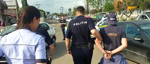 Un polițist din București, aflat în timpul liber, a încătușat un bărbat care lovea un bătrân