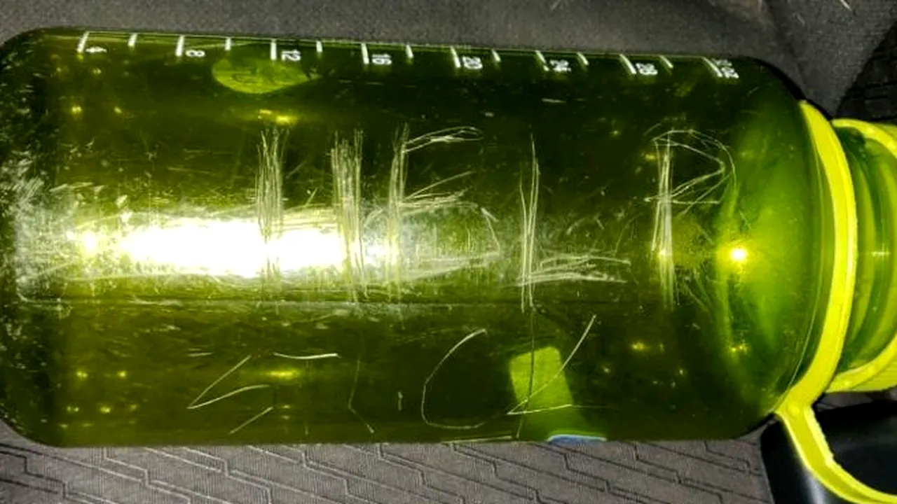 Salvarea le-a venit de la o sticlă. O familie a fost salvată după ce a trimis un recipient pe care a scrijelit „Ajutor