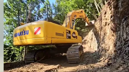 Lucrări pe Valea Oltului, ZIUA 5: Sunt îndepărtați arbori de pe versant pentru asigurarea traseelor necesare efectuării de studii geotehnice