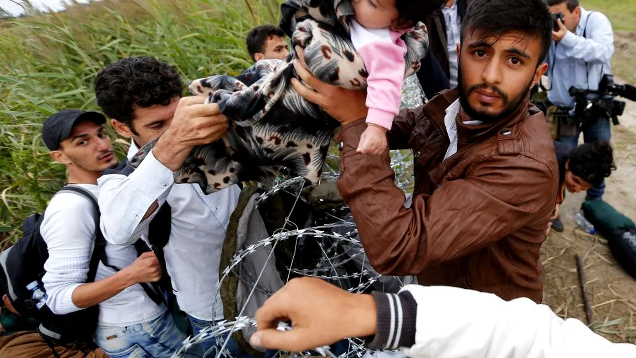 Cancelarul Austriei anunță închiderea treptată a frontierei cu Ungaria pentru imigranți. În două zile, peste 13.000 de persoane au trecut granița