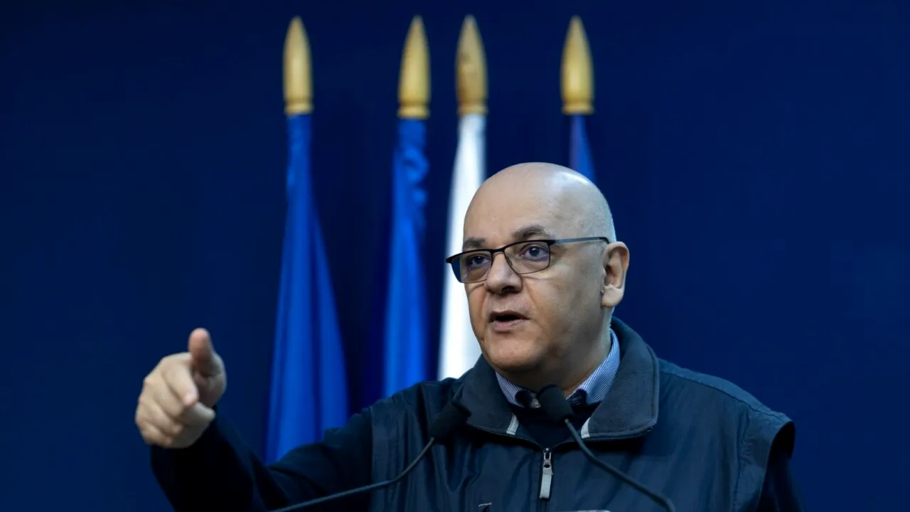 Sirenele vor suna din nou în România. Raed Arafat: ”Lumea să se obişnuiască”