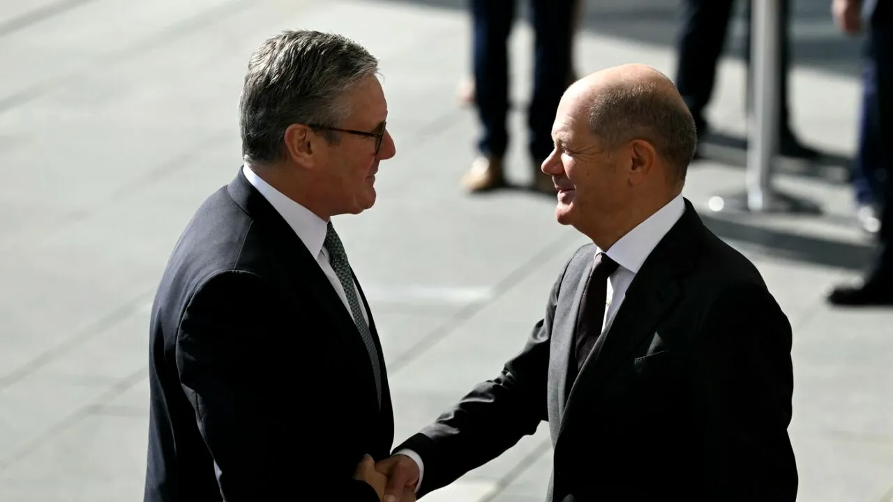 Keir Starmer, în vizită la Berlin. Premierul britanic vrea să „reseteze relațiile cu Europa” după Brexit